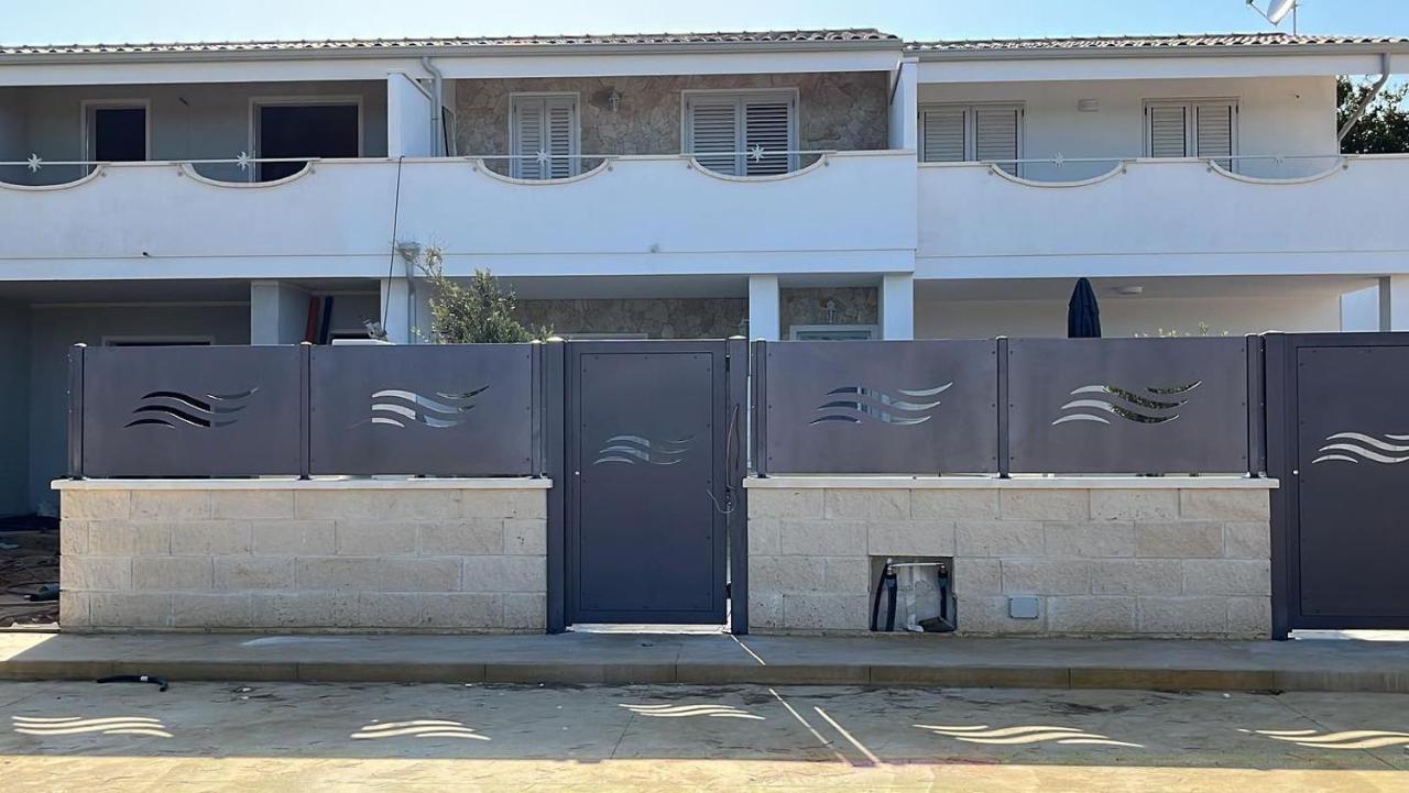 Residence Le Maree Porto Pino Eksteriør bilde