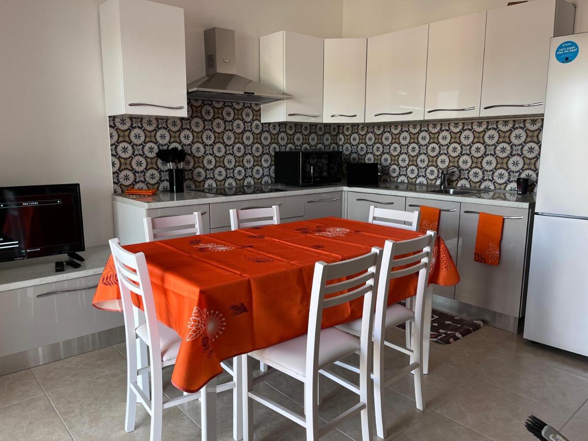 Residence Le Maree Porto Pino Eksteriør bilde